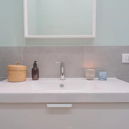 Isola Felice Grandate Apartment
