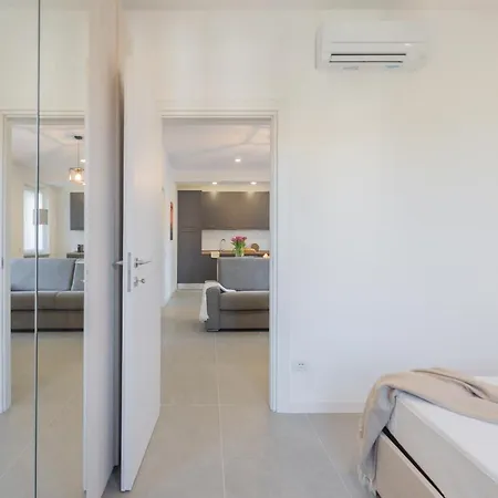 Apartment Isola Felice Grandate Como