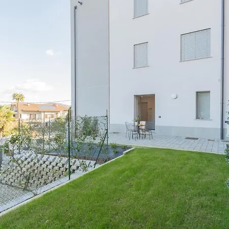 Isola Felice Grandate By Rent *